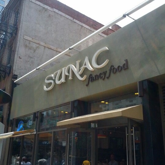 6/11/2012 tarihinde Cesar R.ziyaretçi tarafından Sunac Fancy Food'de çekilen fotoğraf
