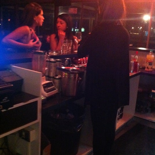 4/1/2012에 Manu R.님이 Lotte 6 Drinks &amp; Dance에서 찍은 사진