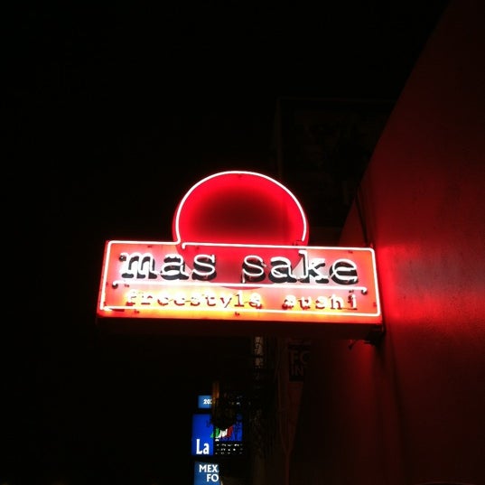 รูปภาพถ่ายที่ Mas Sake Freestyle Sushi โดย SMITHOGRAPHY เมื่อ 3/5/2012