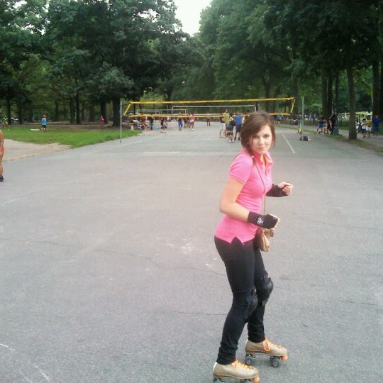 8/19/2012에 Martin N.님이 Central Park Dance Skaters Association (CPDSA) — Free Roller Skating Rink에서 찍은 사진