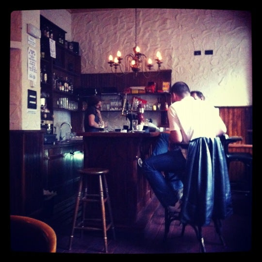 Photo taken at Sheridan&#39;s Irish Pub by AnaCatanna on 5/28/2012