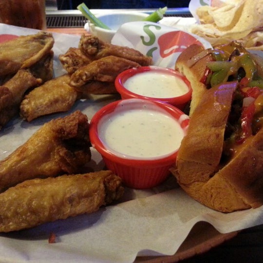 Photo taken at Chili&#39;s Grill &amp; Bar by Wendy B. on 7/28/2012