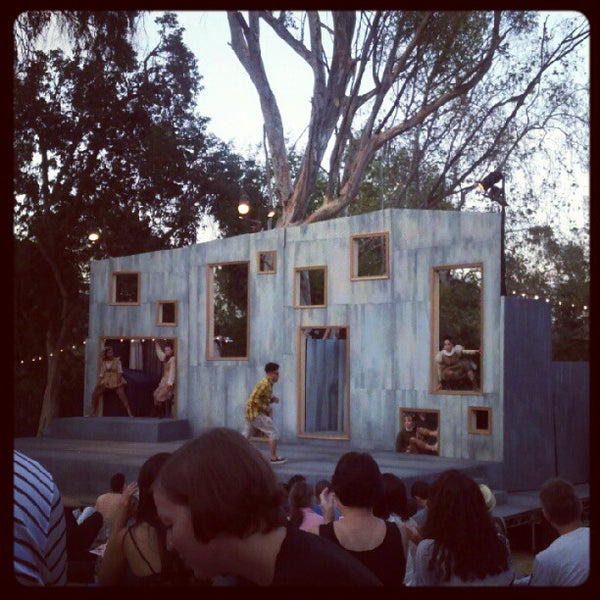 8/17/2012 tarihinde Kaitlin H.ziyaretçi tarafından Griffith Park Free Shakespeare Festival'de çekilen fotoğraf