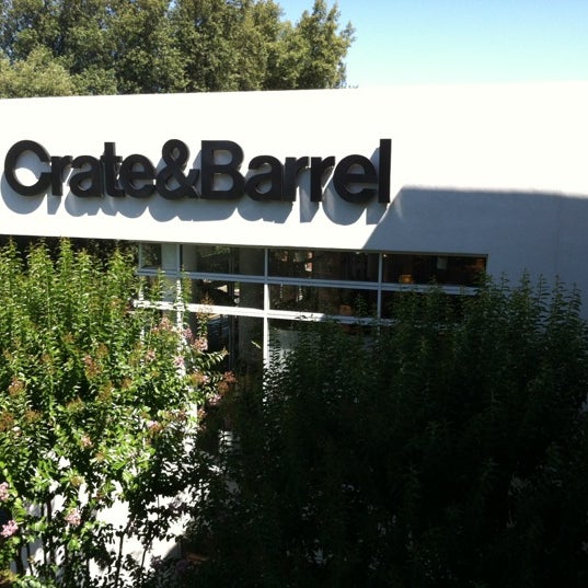 Photo taken at Crate &amp; Barrel by Ritchel E. on 7/7/2012