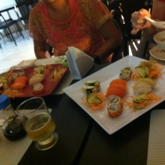 รูปภาพถ่ายที่ Zu Kaiten Sushi Bar โดย Camila A. เมื่อ 8/14/2012