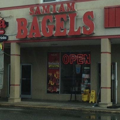 Foto tirada no(a) Sam I Am Bagels por Where&#39;s J. em 8/28/2012