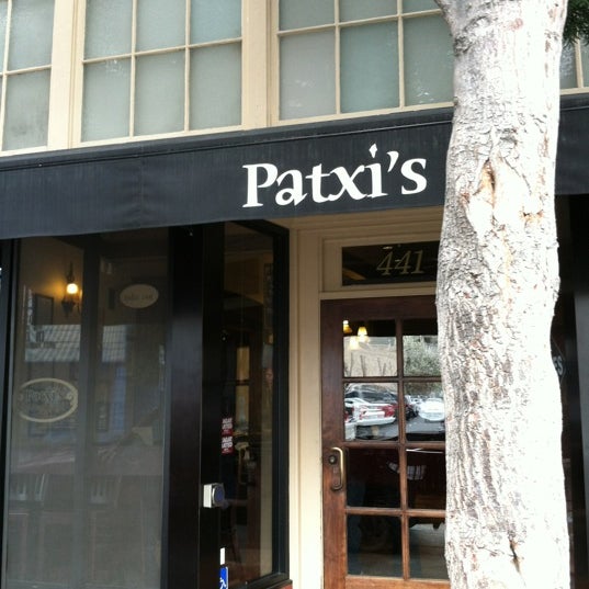 Снимок сделан в Patxi&#39;s Pizza пользователем Robert P. 3/18/2012