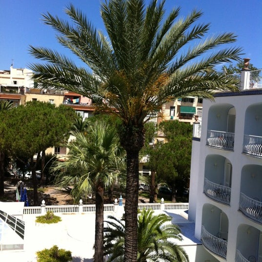 Das Foto wurde bei Terme Manzi Hotel And Spa Ischia von Ашот О. am 7/13/2012 aufgenommen
