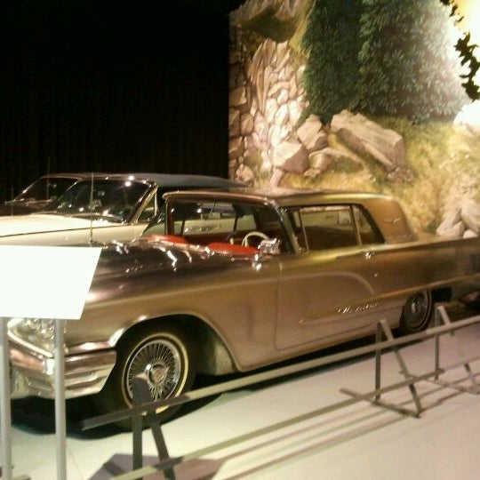 Photo prise au The Antique Automobile Club of America Museum par Brenda M. le4/28/2012