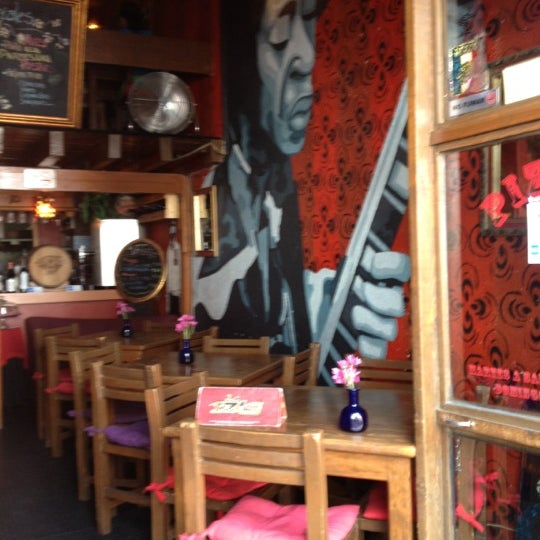 รูปภาพถ่ายที่ La Voragine Pizzería Bar โดย Maria V. เมื่อ 8/5/2012