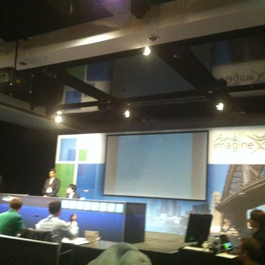 รูปภาพถ่ายที่ Sydney Convention &amp; Exhibition Centre โดย Samuel G. เมื่อ 7/9/2012