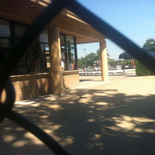 6/9/2012にChase S.がEdina Aquatic Centerで撮った写真
