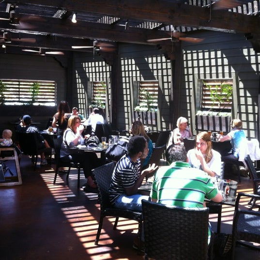 5/16/2012 tarihinde James L.ziyaretçi tarafından Coffee House Cafe'de çekilen fotoğraf