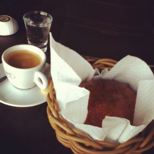 6/12/2012 tarihinde Fernanda E.ziyaretçi tarafından Fran&#39;s Café'de çekilen fotoğraf