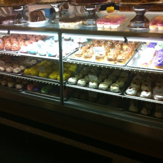 Photo taken at Buttercup Bake Shop by Mrs. Funkspieler on 5/6/2012