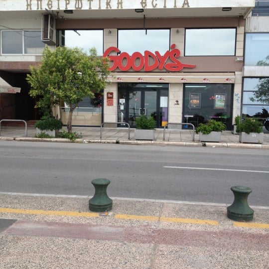 Photo taken at Goody&#39;s Burger House by Άκης Σ. on 5/29/2012