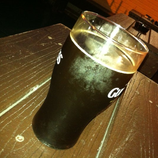 Foto tirada no(a) Paddy&#39;s Irish Pub por Matthew G. em 3/30/2012
