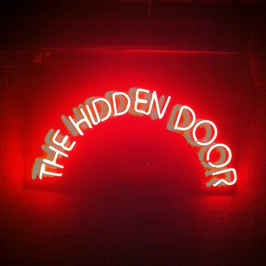 Das Foto wurde bei Hidden Door von The Hidden Door am 4/28/2012 aufgenommen