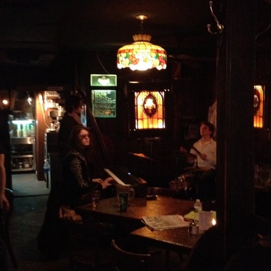 Das Foto wurde bei The Abbey Pub von Bea B. am 3/19/2012 aufgenommen
