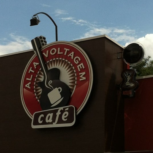 Photo taken at Alta Voltagem Café by Edenilso G. on 2/7/2012