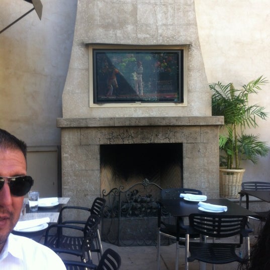 Foto diambil di 1515 Restaurant &amp; Lounge oleh Stephen S. pada 6/10/2012