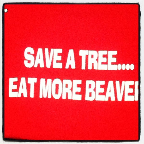 รูปภาพถ่ายที่ The Angry Beaver โดย Maria B. เมื่อ 4/29/2012