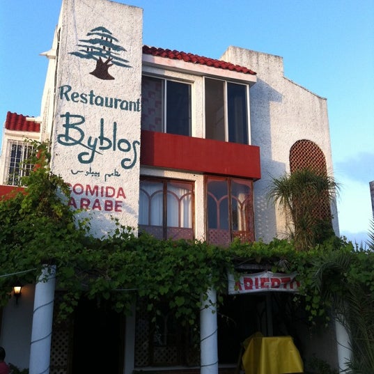 5/31/2012 tarihinde Kelly M.ziyaretçi tarafından Restaurant Byblos - Comida y Tacos Arabes'de çekilen fotoğraf