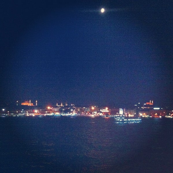 8/25/2012 tarihinde Aycan C.ziyaretçi tarafından Karaköy Liman Lokantası'de çekilen fotoğraf