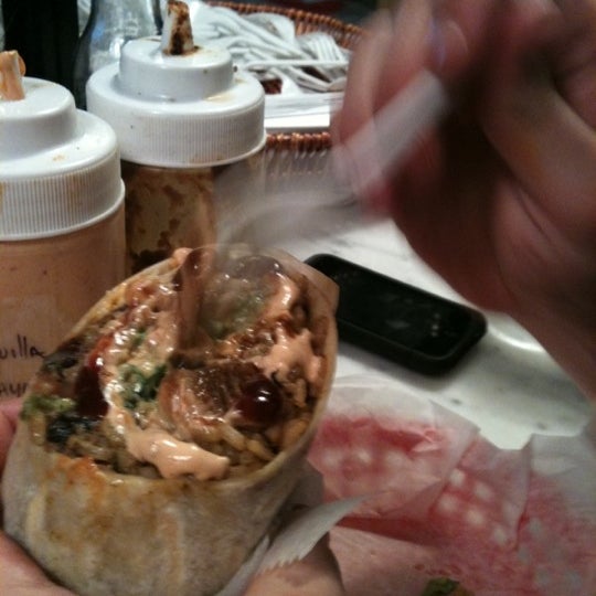 รูปภาพถ่ายที่ Five Tacos โดย Ben R. เมื่อ 6/24/2012
