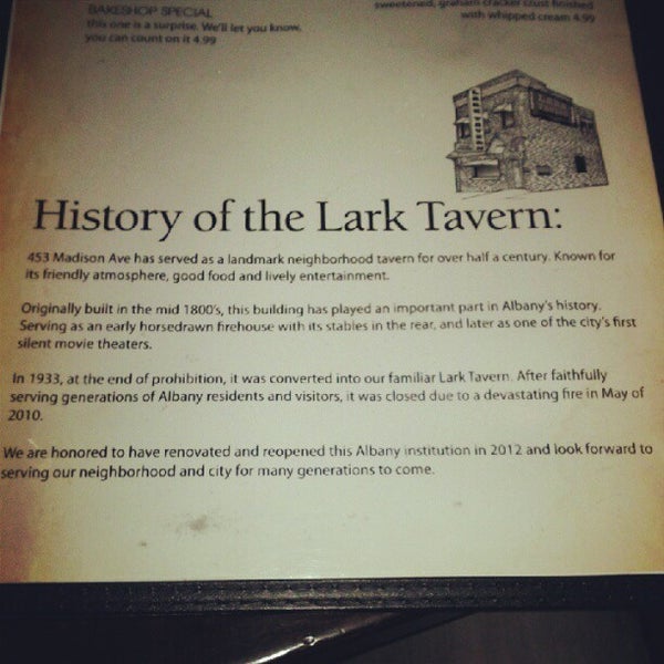 รูปภาพถ่ายที่ The Lark Tavern โดย Scooter C. เมื่อ 6/12/2012