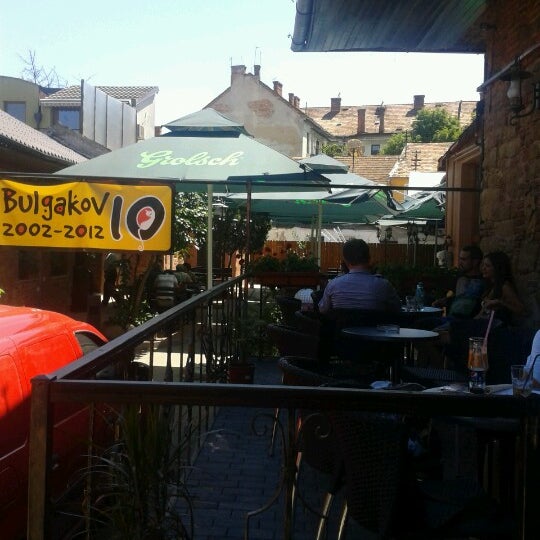 7/19/2012 tarihinde Daniel Z.ziyaretçi tarafından Café Bulgakov'de çekilen fotoğraf