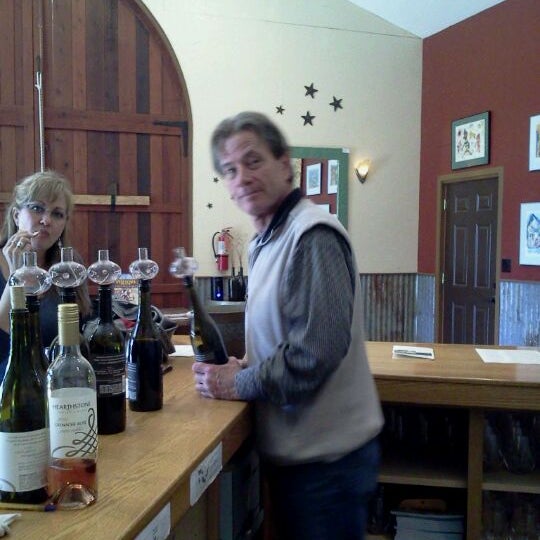 5/27/2012 tarihinde Teresa Z.ziyaretçi tarafından Hearthstone Vineyard and Winery'de çekilen fotoğraf