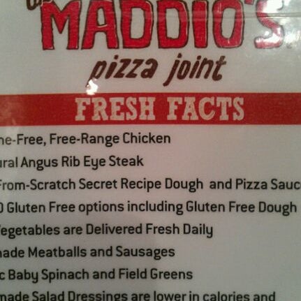 Foto scattata a Uncle Maddio&#39;s Pizza Joint da Stacy E. il 2/7/2012
