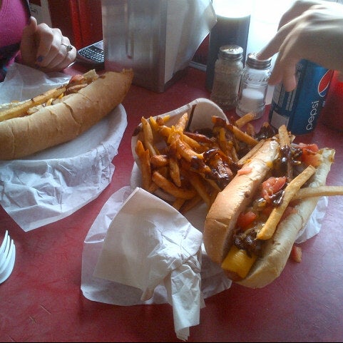 8/16/2012にMike J.がEasterbrooks Hotdog Standで撮った写真