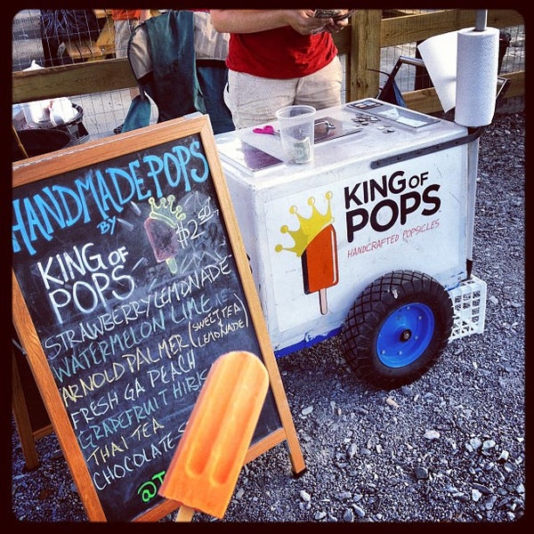 Das Foto wurde bei Atlanta Food Truck Park &amp; Market von Katie M. am 5/30/2012 aufgenommen