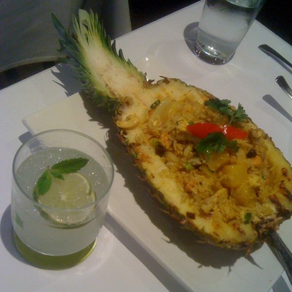 Foto tomada en Sweet Lime Thai Cuisine  por Christine A. el 9/8/2012