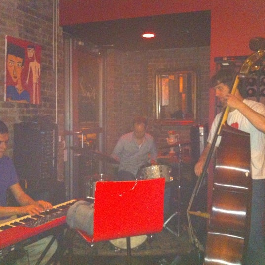 Foto scattata a Abigail Cafe &amp; Wine Bar da Dianna W. il 5/22/2012