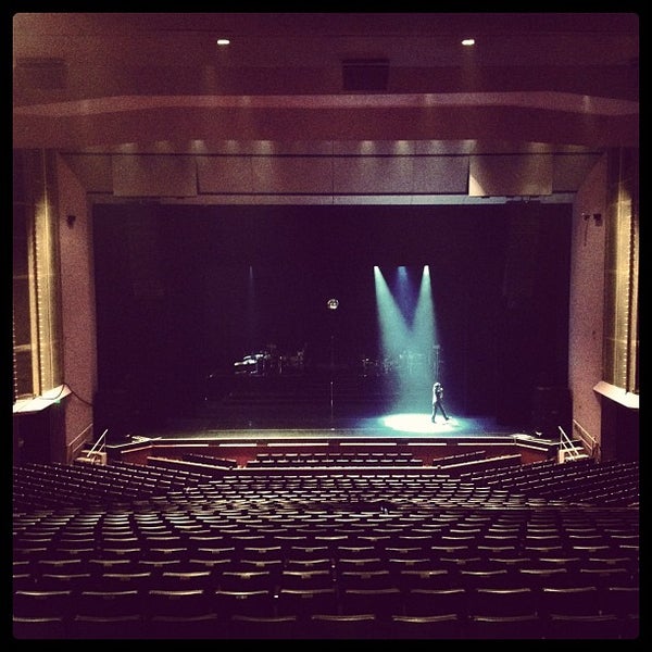 4/19/2012にDerek W.がVan Wezel Performing Arts Hallで撮った写真