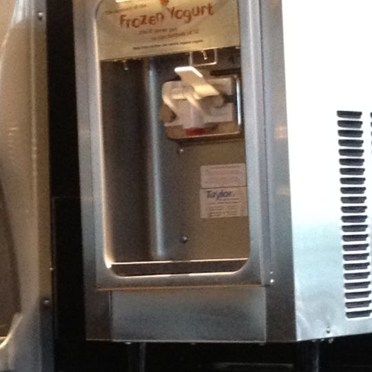 There is a frozen yoghurt machine... Not sure if it works though!!