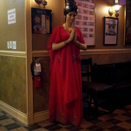 รูปภาพถ่ายที่ Royal India Restaurant โดย Whatever X. เมื่อ 4/26/2012
