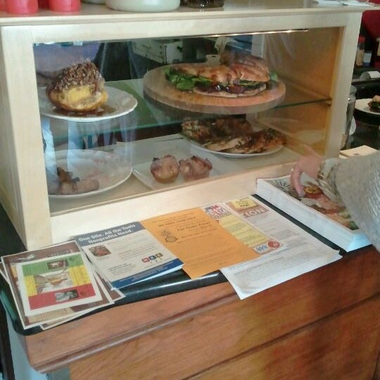 Foto tirada no(a) Amaranth Bakery &amp; Cafe por Joshua P. em 4/18/2012