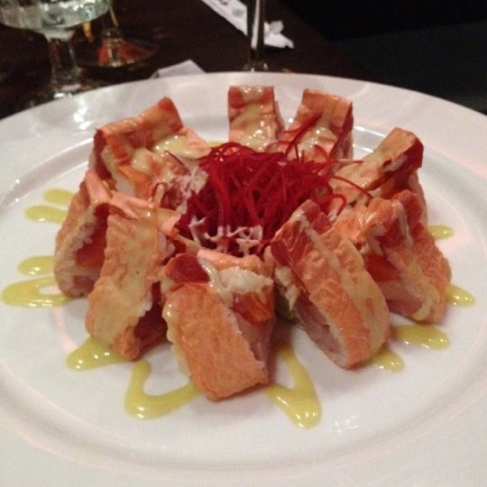 Снимок сделан в Osaka Japanese Sushi and Steakhouse пользователем Scottie O. 6/10/2012