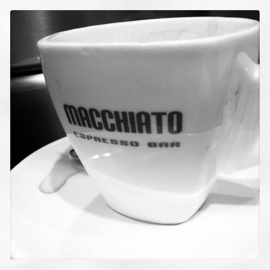 4/5/2012 tarihinde Rachel V.ziyaretçi tarafından Macchiato Espresso Bar'de çekilen fotoğraf