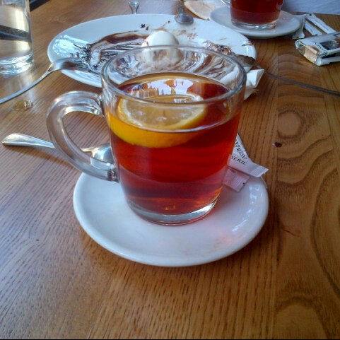 Photo taken at Sir Winston Tea House by Yemek Z. on 9/7/2012