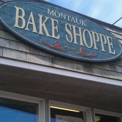 รูปภาพถ่ายที่ Montauk Bake Shoppe โดย Julie D. เมื่อ 8/25/2012