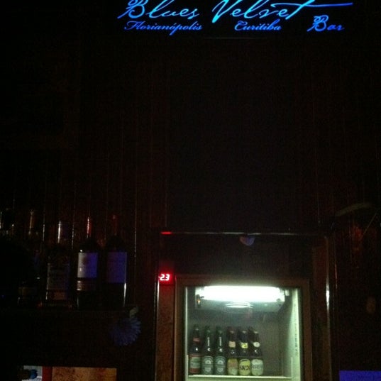 Foto diambil di Blues Velvet Bar oleh Victor M. pada 7/6/2012