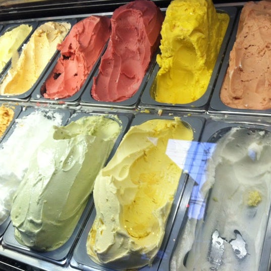 5/29/2012에 Jena L.님이 Cremas Artisan Flavors에서 찍은 사진