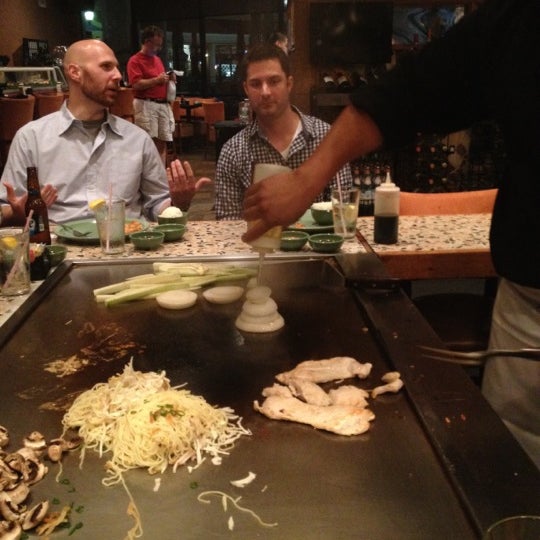 Photo prise au Tokyohana Grill &amp; Sushi Bar par Erin le9/9/2012