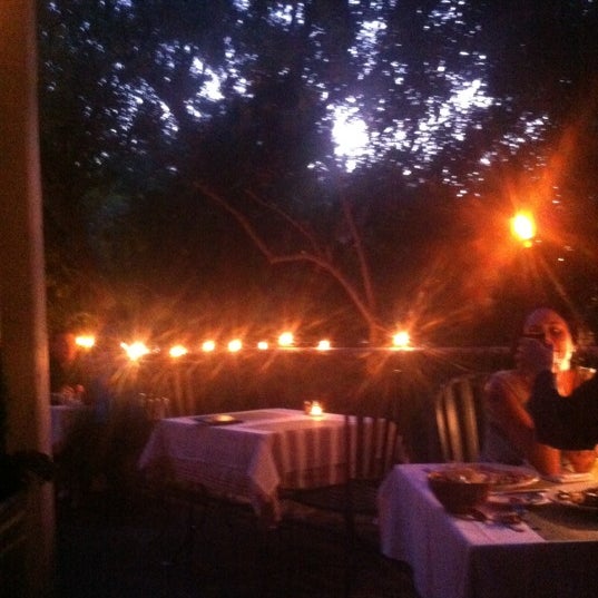 Das Foto wurde bei Calistoga Inn Restaurant &amp; Brewery von Paul S. am 7/9/2012 aufgenommen