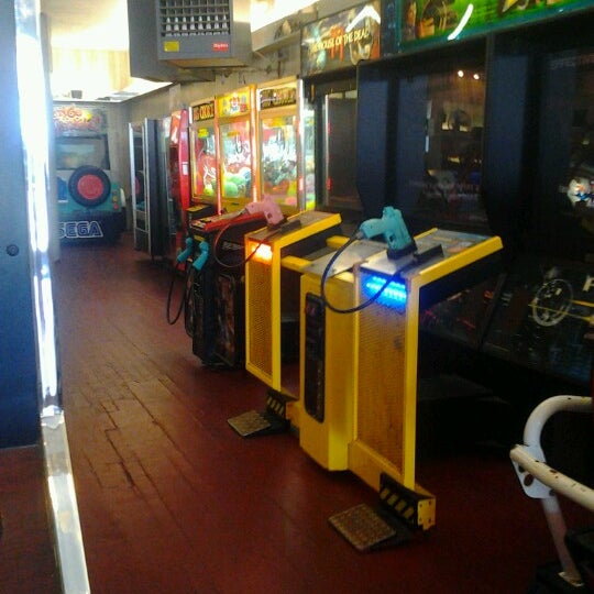 8/16/2012 tarihinde Allison H.ziyaretçi tarafından JiLLy&#39;s Arcade'de çekilen fotoğraf